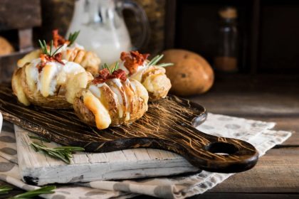 baked-potatoes-with-bacon
