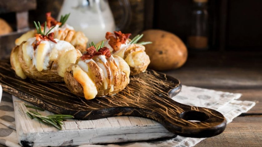 baked-potatoes-with-bacon